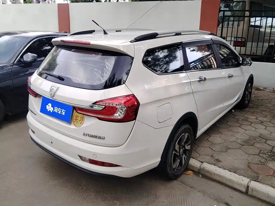 Baojun 310 W 1.5 L Auto Luxury CN-V
