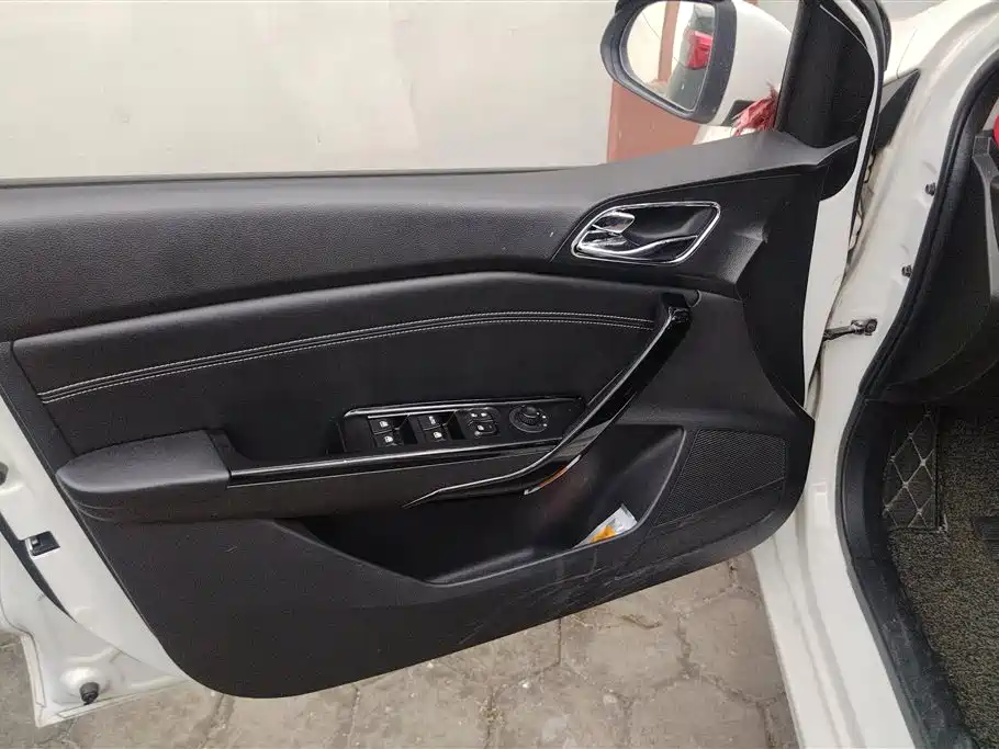 Baojun 310 W 1.5 L Auto Luxury CN-V