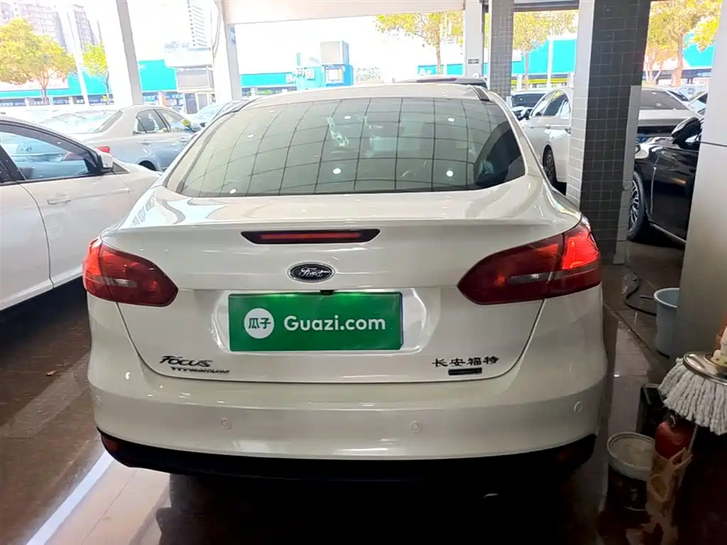Focus 福克斯 2015款 三厢 EcoBoost 180 自动旗舰型