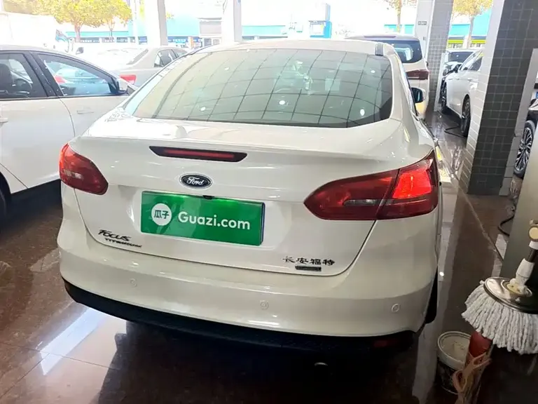 Ford Focus 福克斯 2015款 三厢 EcoBoost 180 自动旗舰型