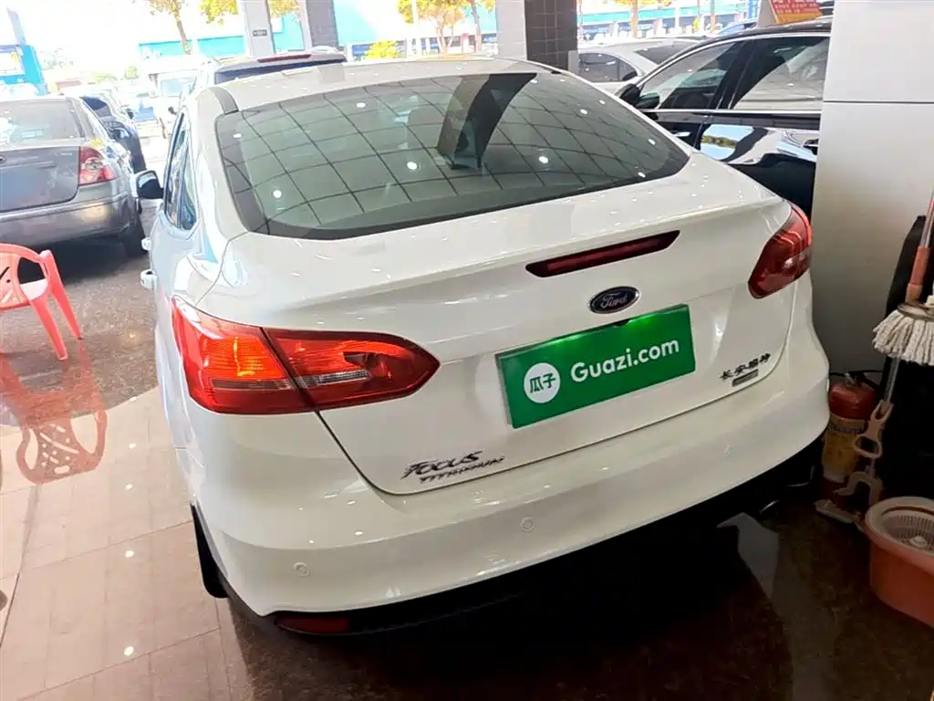 Focus 福克斯 2015款 三厢 EcoBoost 180 自动旗舰型