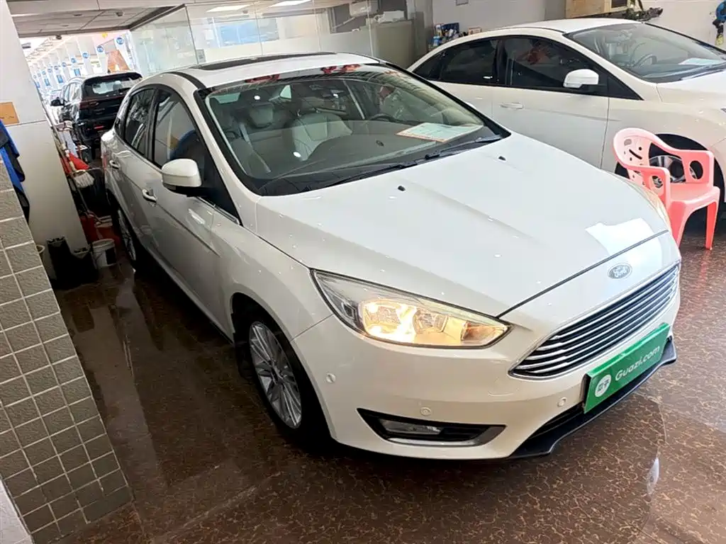 Focus 福克斯 2015款 三厢 EcoBoost 180 自动旗舰型