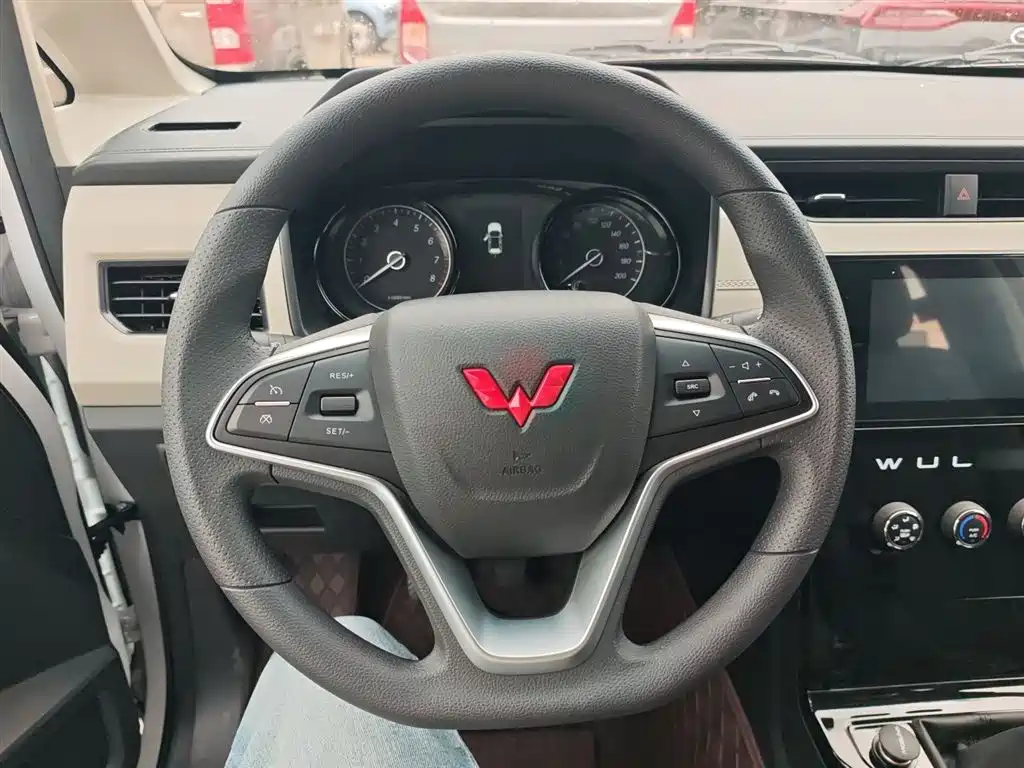 Wuling Journey 1.5 T Manual Luxury