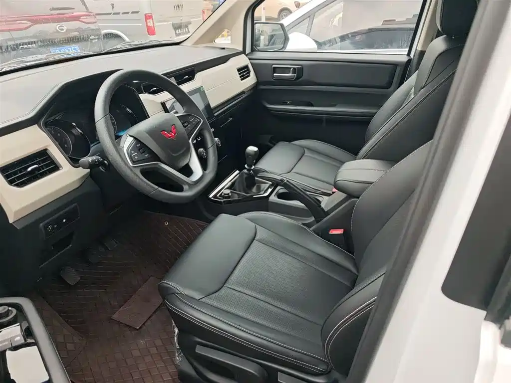 Wuling Journey 1.5 T Manual Luxury