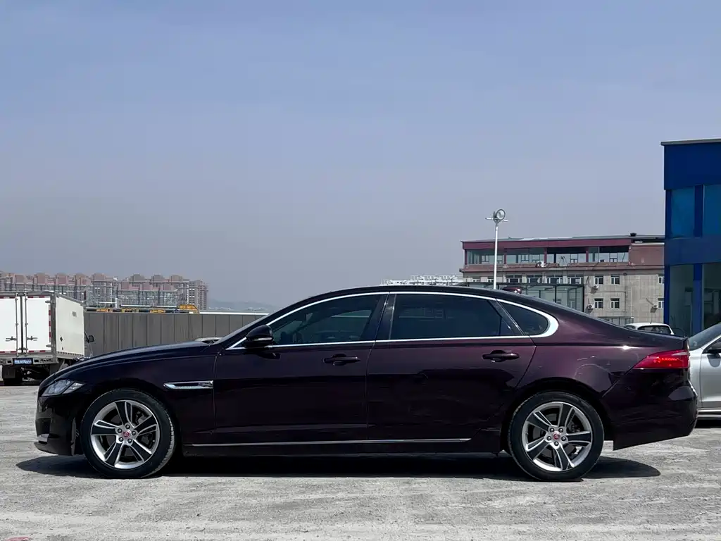 Jaguar XFL XFL 2.0 T 200 PS 2 WD Elite