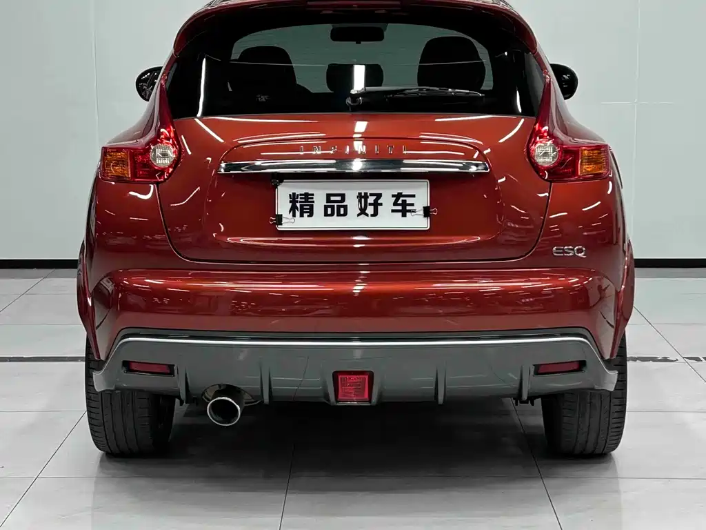 Infiniti ESQ 1.6 L Personality