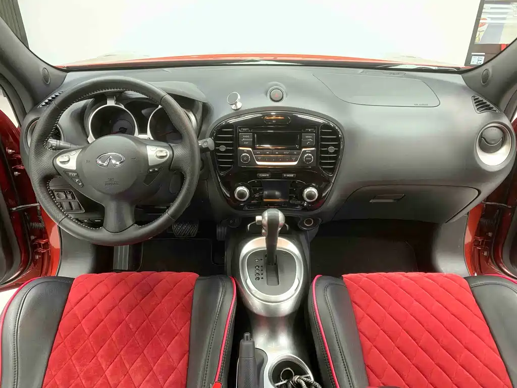 Infiniti ESQ 1.6 L Personality