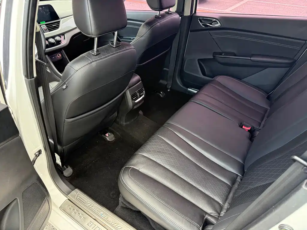 Baojun 310 W 1.5 L Auto Luxury CN-V