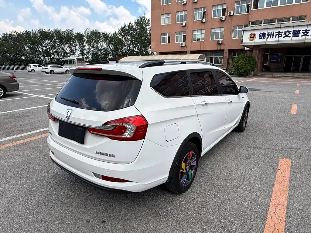 Baojun 310 W 1.5 L Auto Luxury CN-V