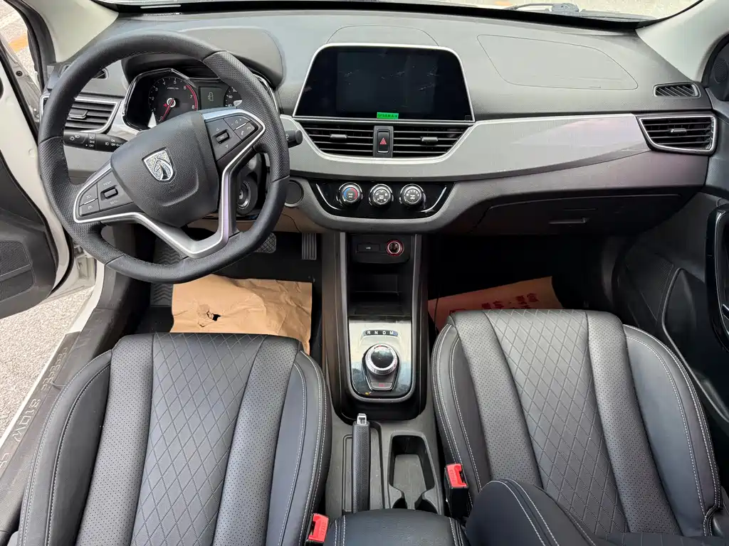 Baojun 310 W 1.5 L Auto Luxury CN-V