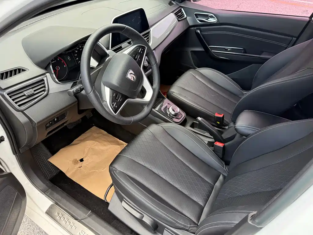 Baojun 310 W 1.5 L Auto Luxury CN-V