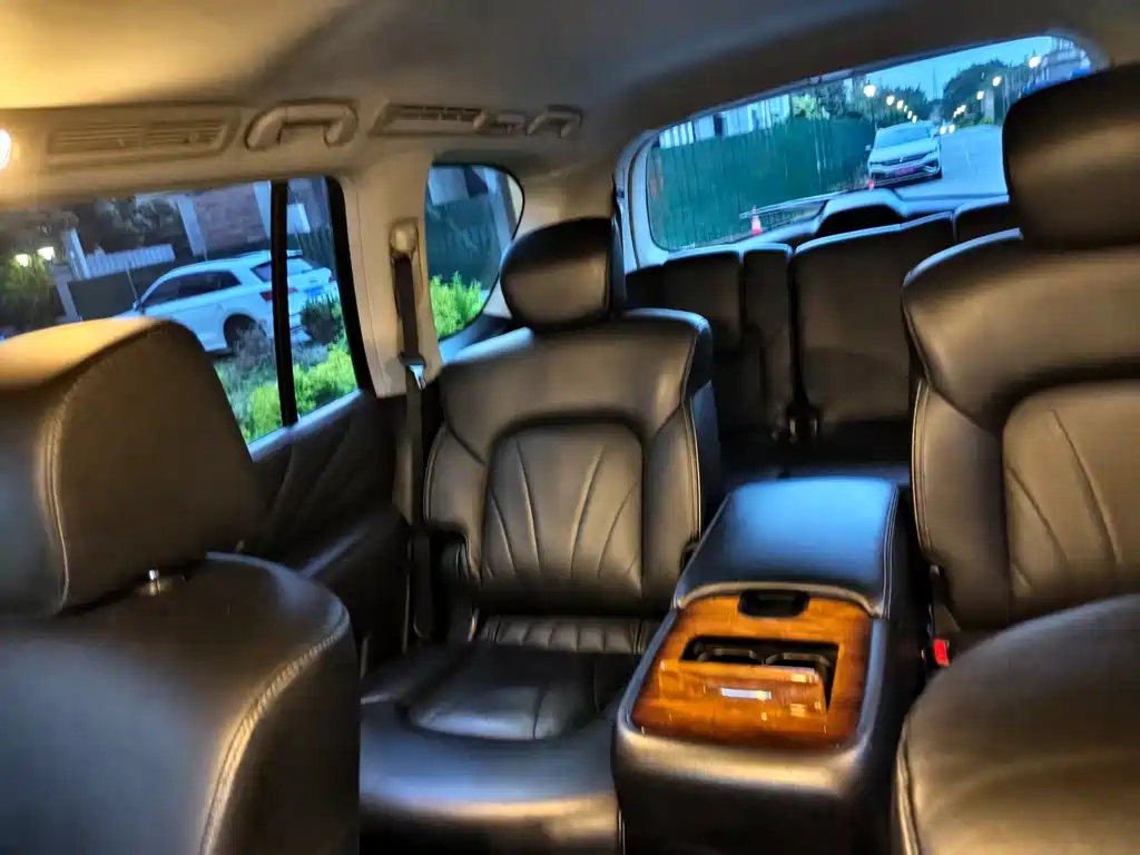 Infiniti QX80 5.6 L 4 WD