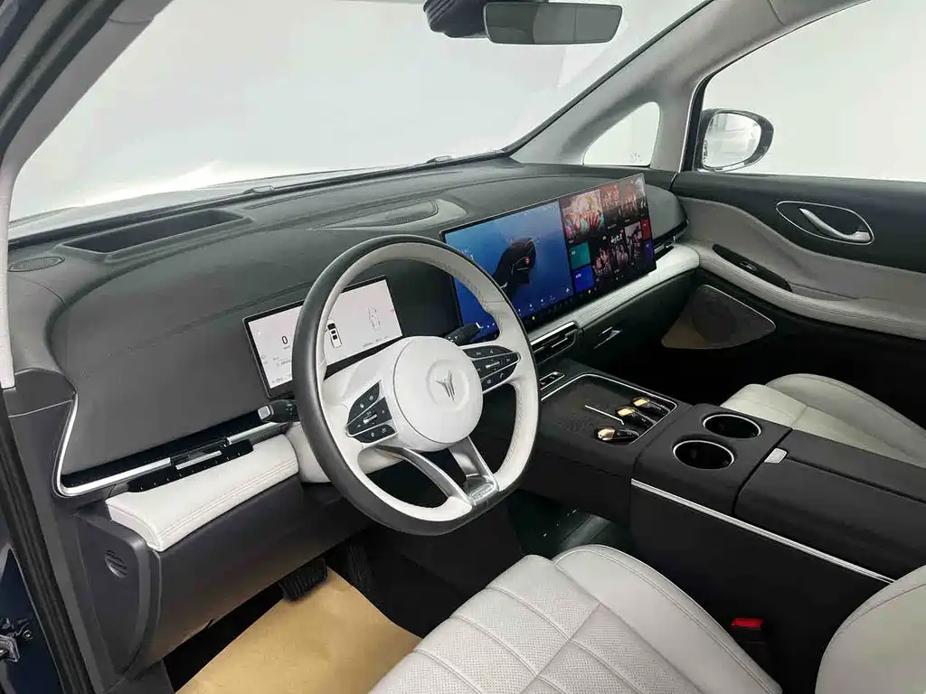 Voyah Dreamer PHEV 4 WD Flagship Kunpeng