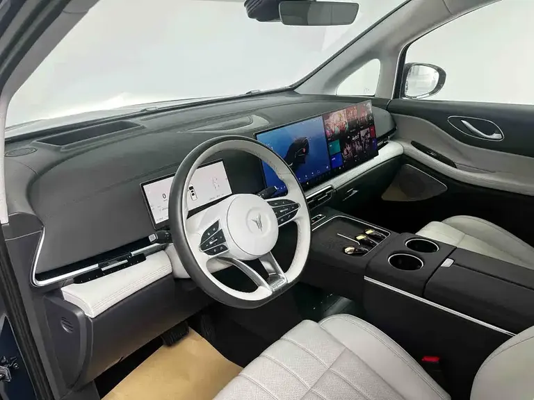 Voyah Dreamer PHEV 4 WD Flagship Kunpeng