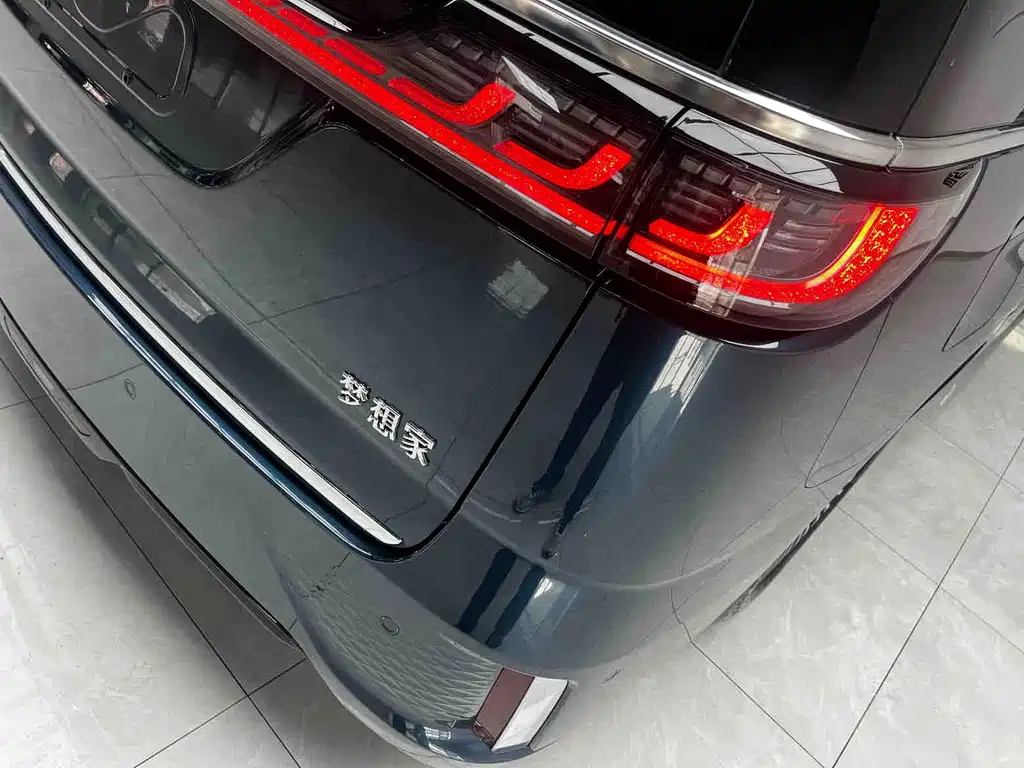 Voyah Dreamer PHEV 4 WD Flagship Kunpeng