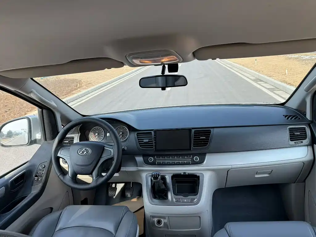 Maxus G10 大通G10 2018款 PLUS 2.4 L 手动精英版