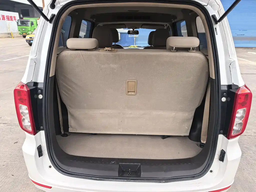 Wuling Hongguang Facelift 1.5 L S Comfort Electric Assist LAR