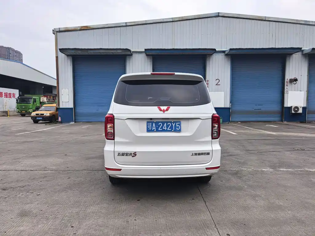 Wuling Hongguang Facelift 1.5 L S Comfort Electric Assist LAR