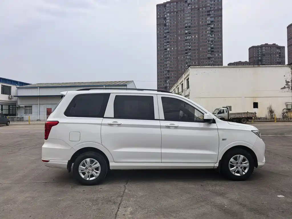 Wuling Hongguang Facelift 1.5 L S Comfort Electric Assist LAR
