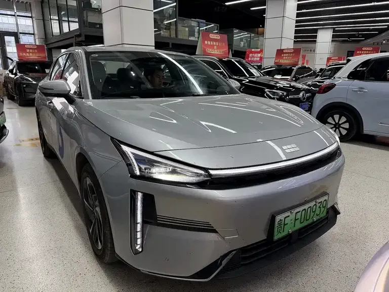 Geely Galaxy L6 EM-i 140 km Starship