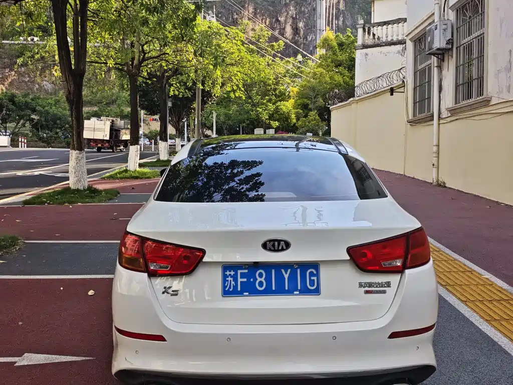 Kia K5 2.0 L Auto Luxury
