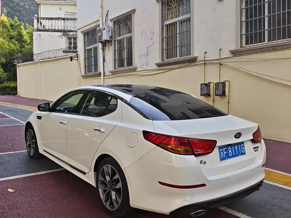 Kia K5 2.0 L Auto Luxury