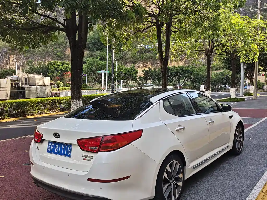 Kia K5 2.0 L Auto Luxury