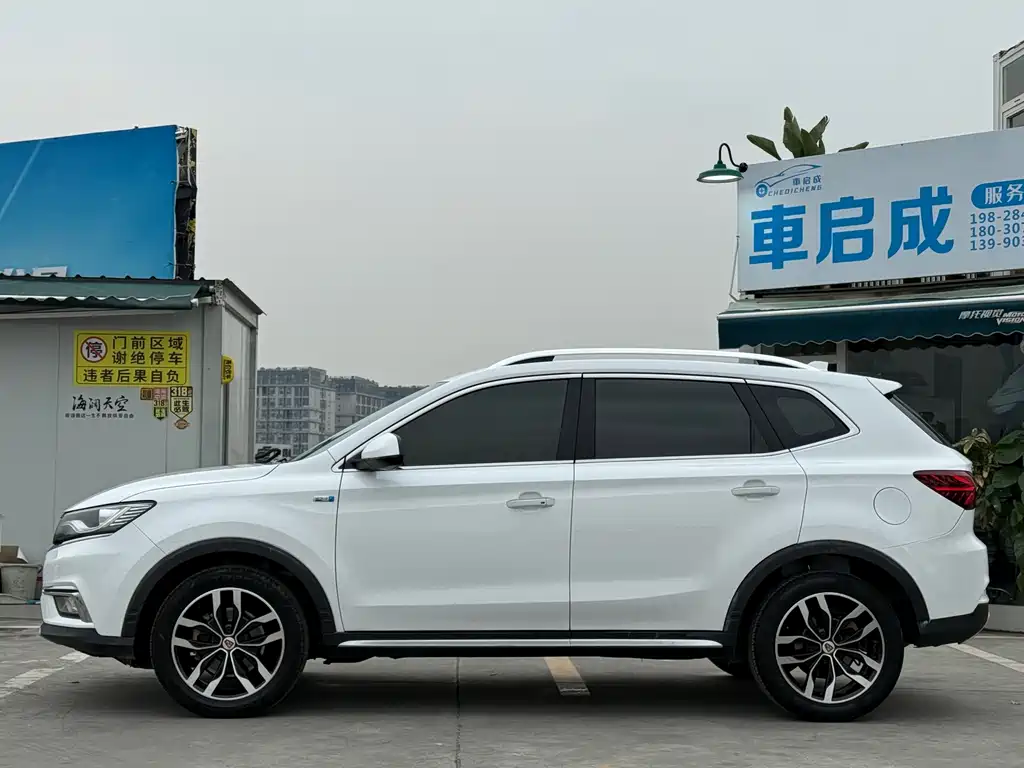 Roewe RX5 20 T 2 WD Auto Internet Smart Enjoyment