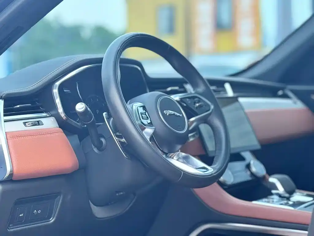 Jaguar F-PACE P250 R-Dynamic SE