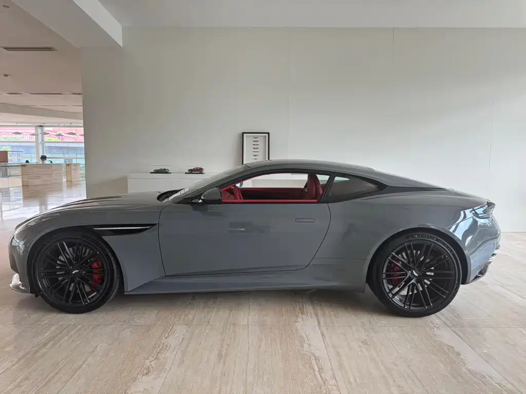 Aston Martin DB12 4.0 T V8 Coupe
