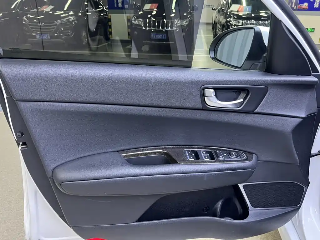 Kia K5 2.0 L Auto GLS