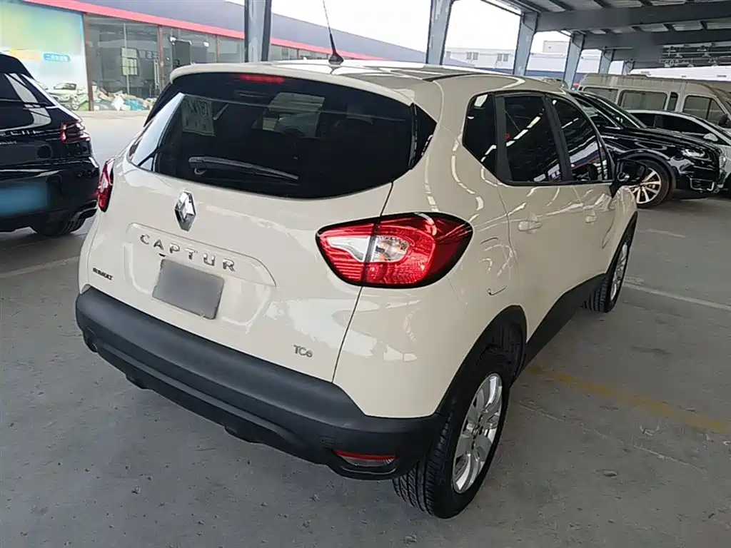 Captur 1.2 T Auto Standard