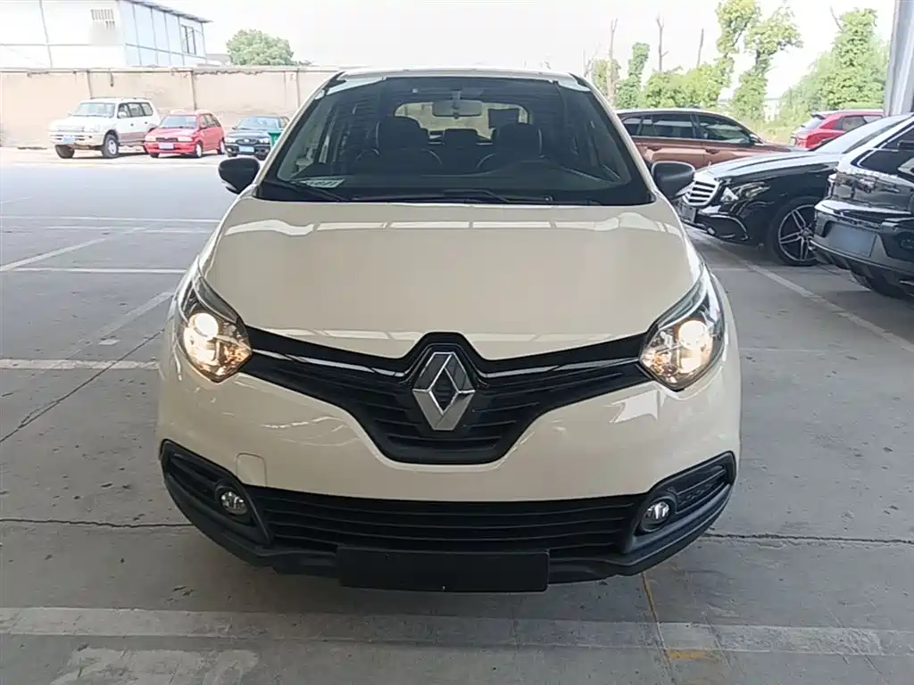 Captur 1.2 T Auto Standard