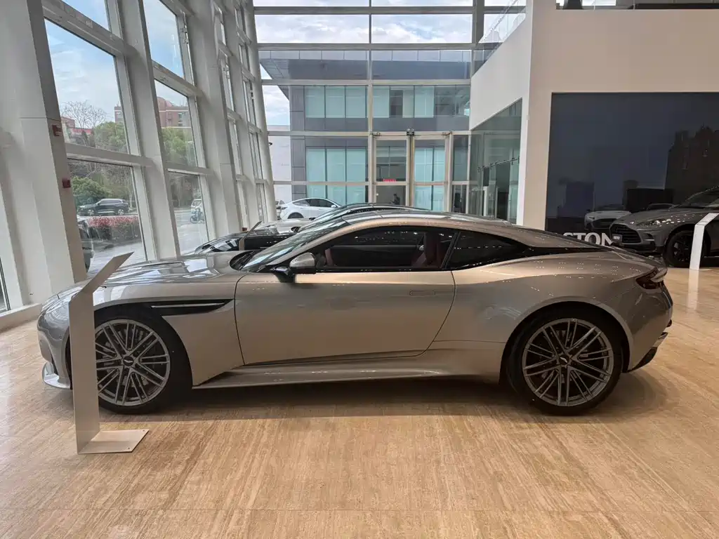 Aston Martin DB12 4.0 T V8 Coupe