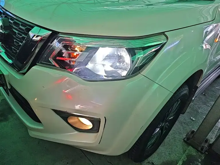 Nissan Terra 2.5 L Auto 2 WD Luxury