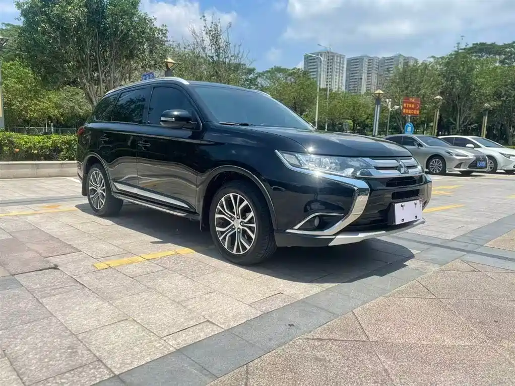 Outlander 2.0 L 2 WD Glory 5-seat