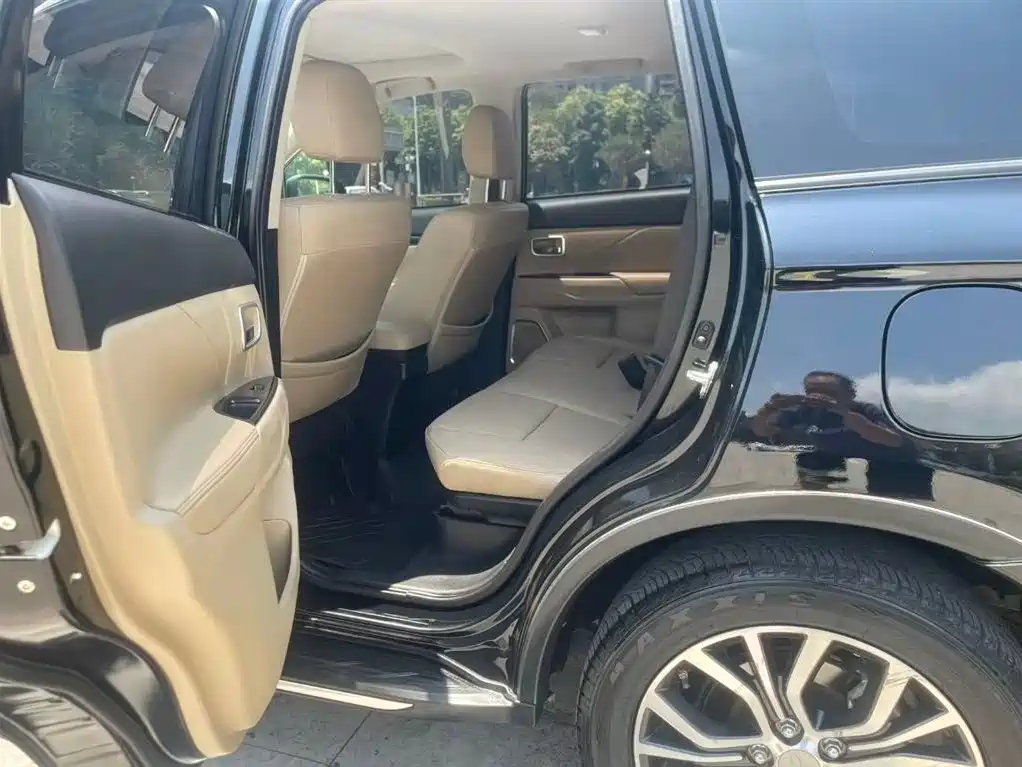 Outlander 2.0 L 2 WD Glory 5-seat