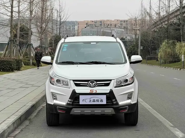 BAIC Huansu S3 1.5 L Manual Luxury CN-IV
