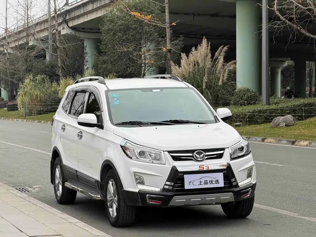 BAIC Huansu S3 1.5 L Manual Luxury CN-IV