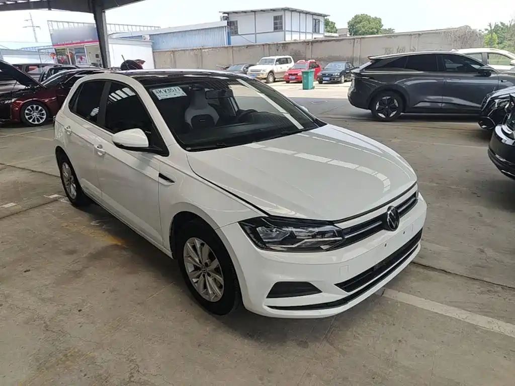 Polo Plus 1.5 L Auto Colorful Tech
