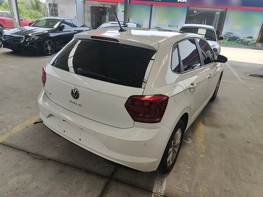 Polo Plus 1.5 L Auto Colorful Tech