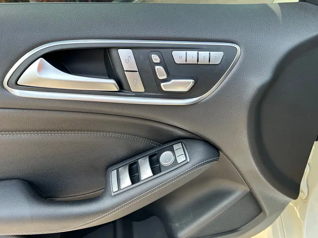 Mercedes-Benz B-Class 奔驰B级 2016款 B 200 臻藏版
