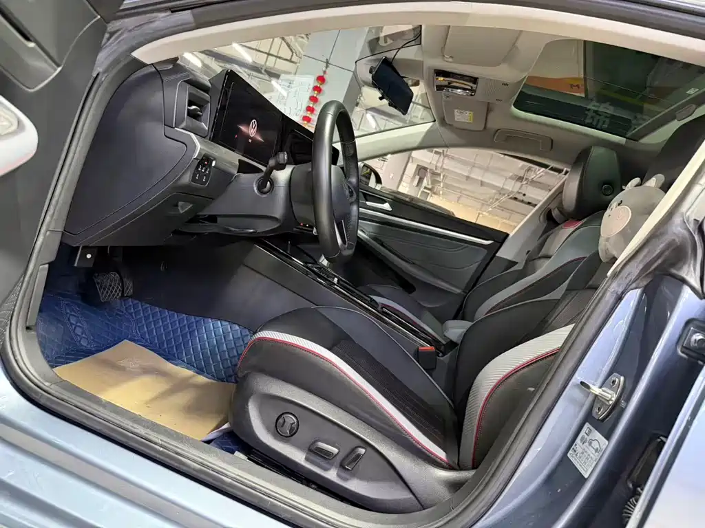 Lamando Lamando L 280 TSI DSG Dazzle Hot