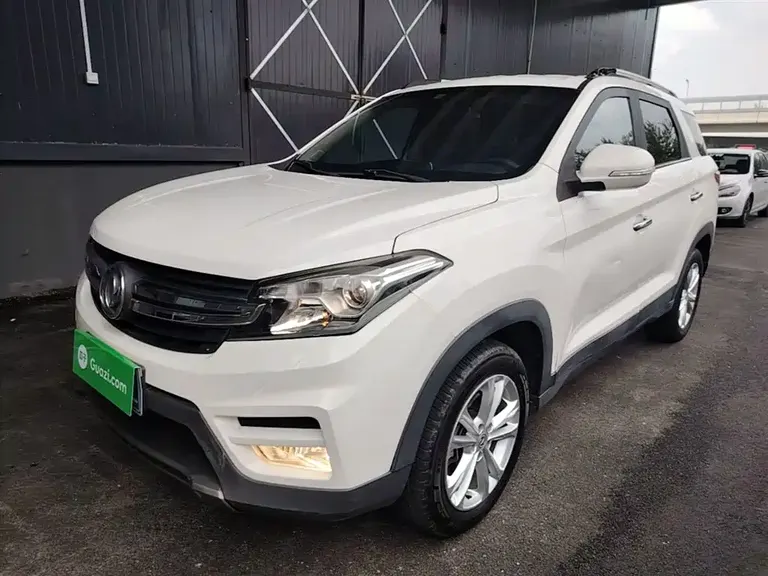 Dongfeng Fengguang S560 1.8 L Manual Urban 5-seat