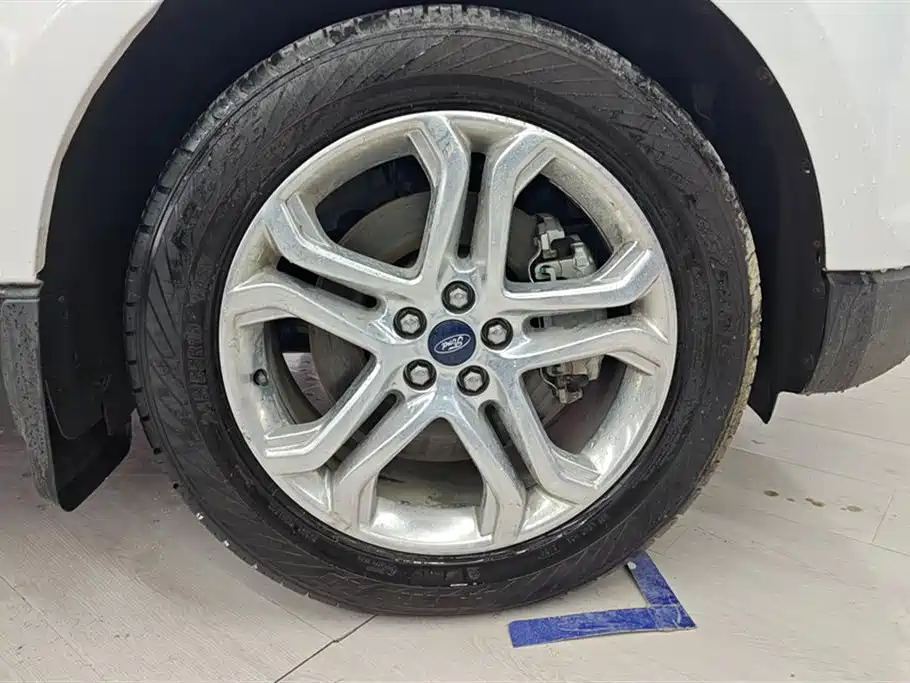 Edge EcoBoost 245 4 WD Grand Sharp 7-seat
