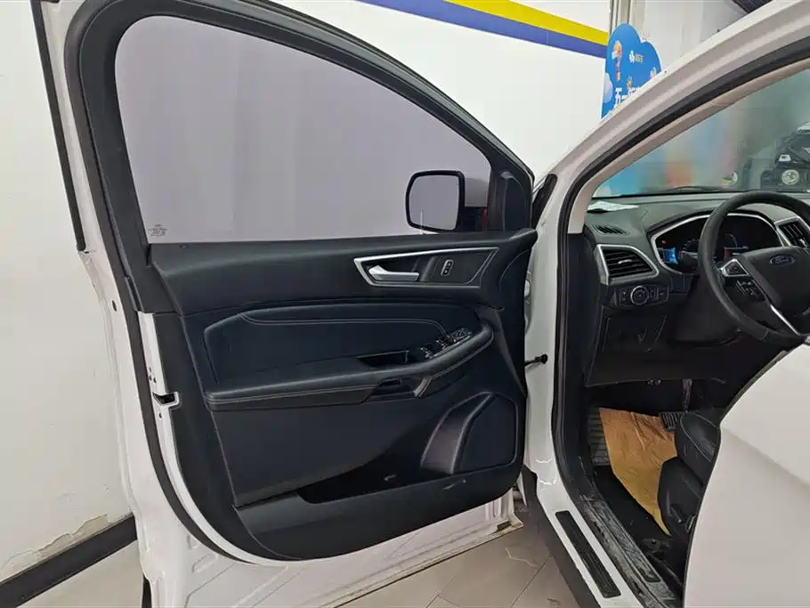 Edge EcoBoost 245 4 WD Grand Sharp 7-seat