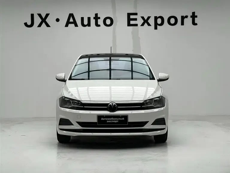 Volkswagen Polo Plus 1.5 L Auto Colorful Tech