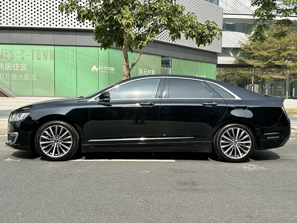 Lincoln MKZ 2.0 T Graceful