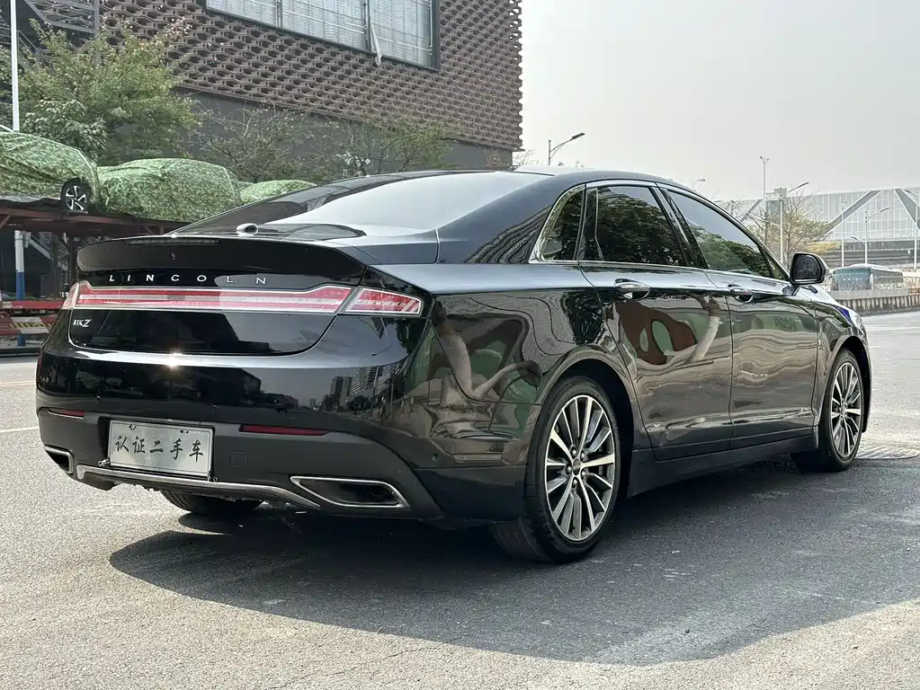 Lincoln MKZ 2.0 T Graceful