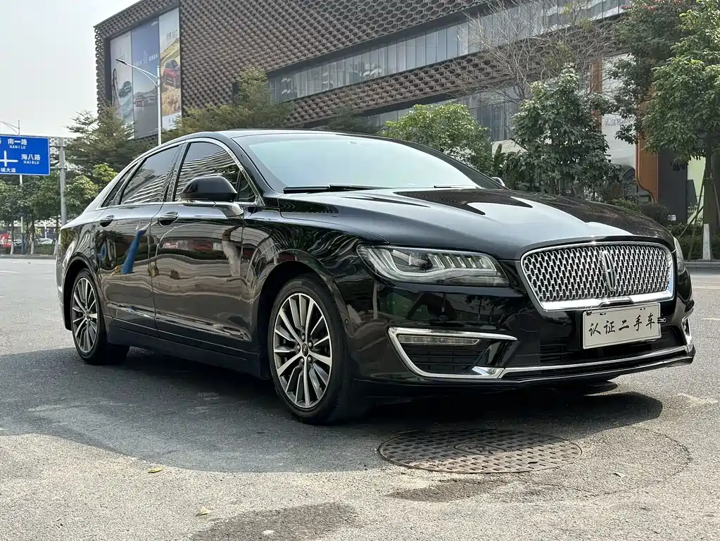 Lincoln MKZ 2.0 T Graceful